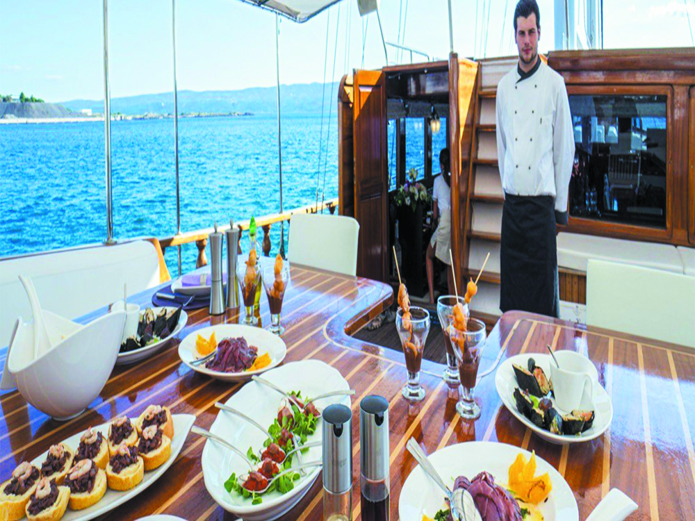 Enjoy the best catered food on your boat