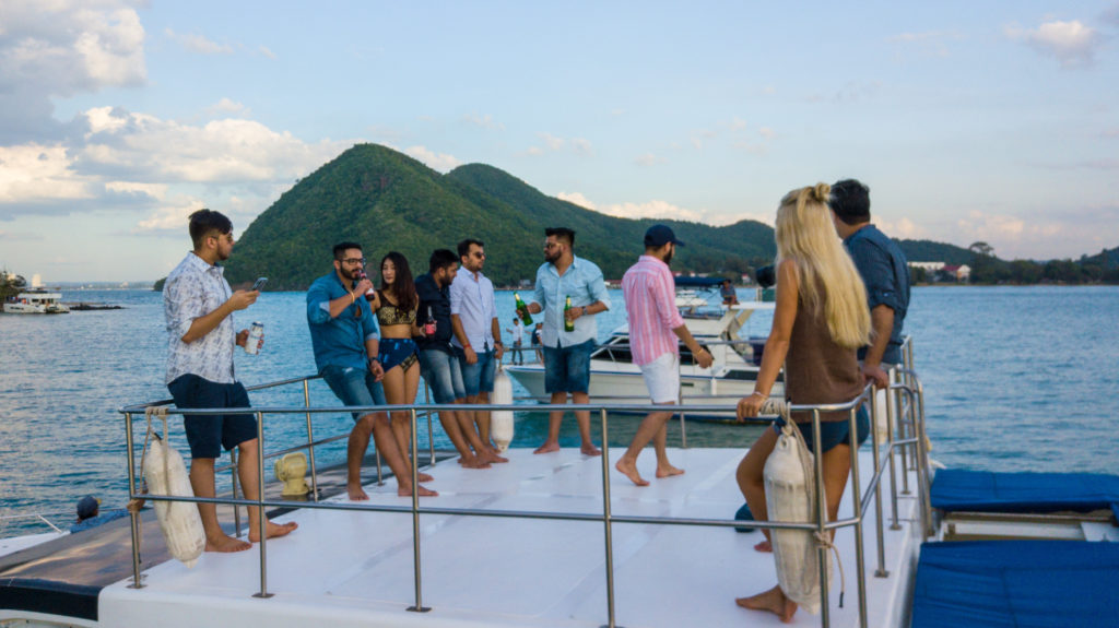 House Parties Are So 2016: Here's How To Throw A Yacht Party